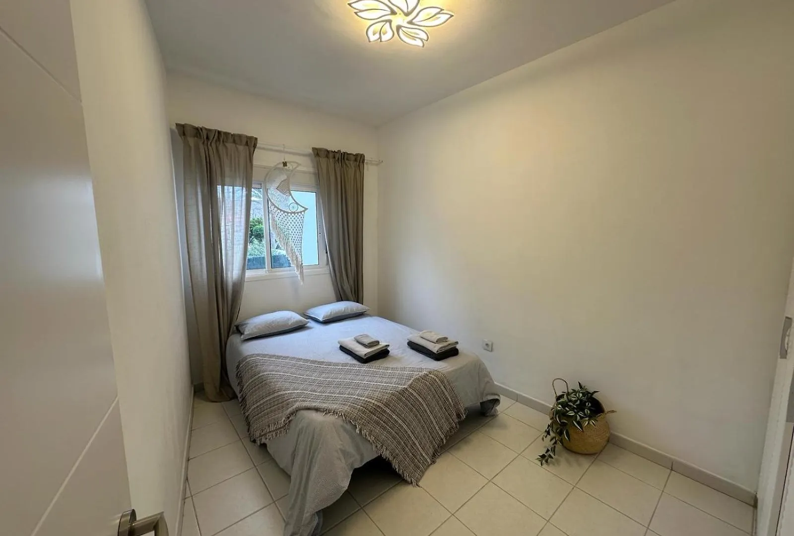 Liwia Beautiful Apartment In The First Oceanline In Los Cristianos. Espanha