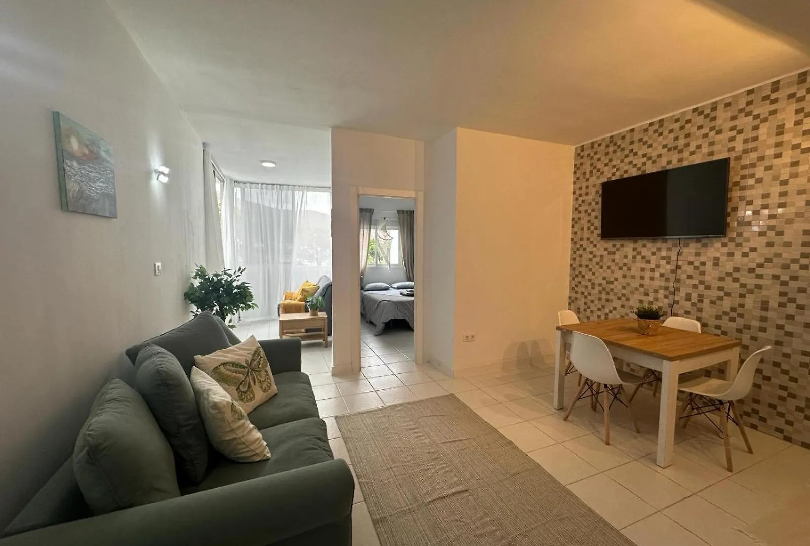 Liwia Beautiful Apartment In The First Oceanline In Los Cristianos.